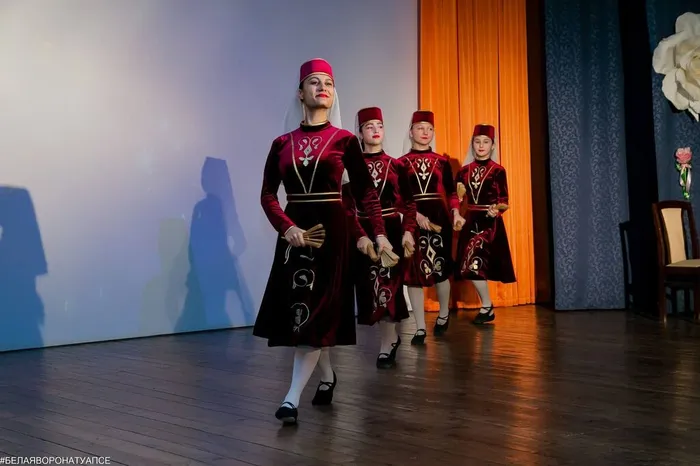 Концертно – театрализованная программа «Анютины глазки» (9)